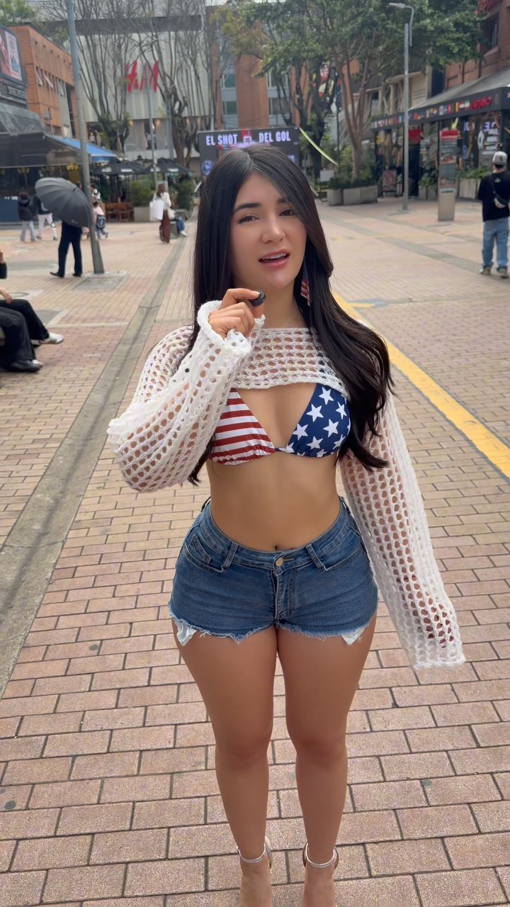 Mi regalo para ustedes en celebración del 4 de Julio 🇺🇸 ❤️ porque los amo !  
#tomorrowland #tomorrowlandbelgium - Beautiful Latina Video | Secreto Mio Perfect Latina