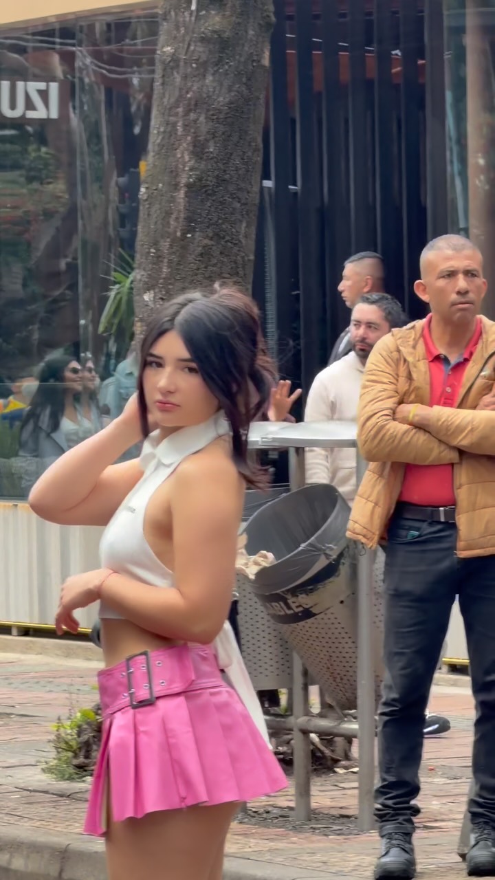 Intentando no mirar jeje 😛 - Beautiful Latina Video | Secreto Mio Perfect Latina