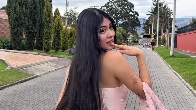 Sí, así me voy vestida en mi motito porn video - Secreto Mio