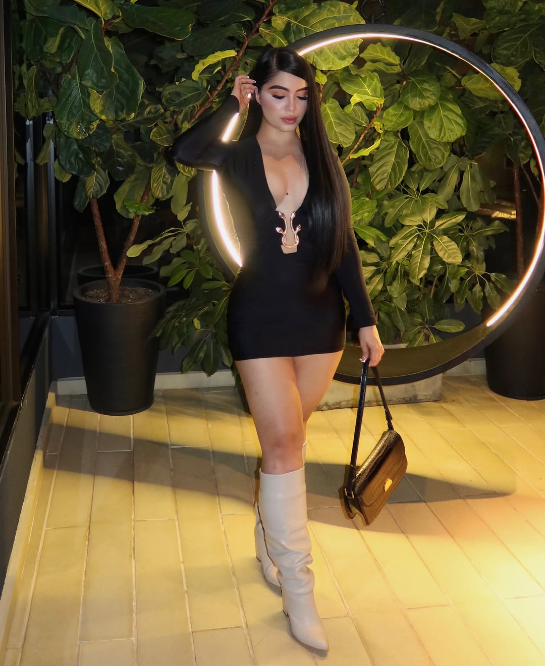 Tantas fotos lindas por subir🐆🖤 - Beautiful Latina Video - Secreto Mio Perfect Latina