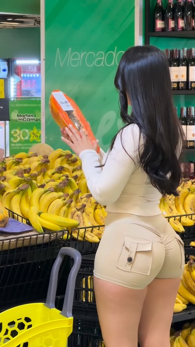 Que fruta te llevo? 🍊🥭🍍

#fun #woman porn video - Secreto Mio