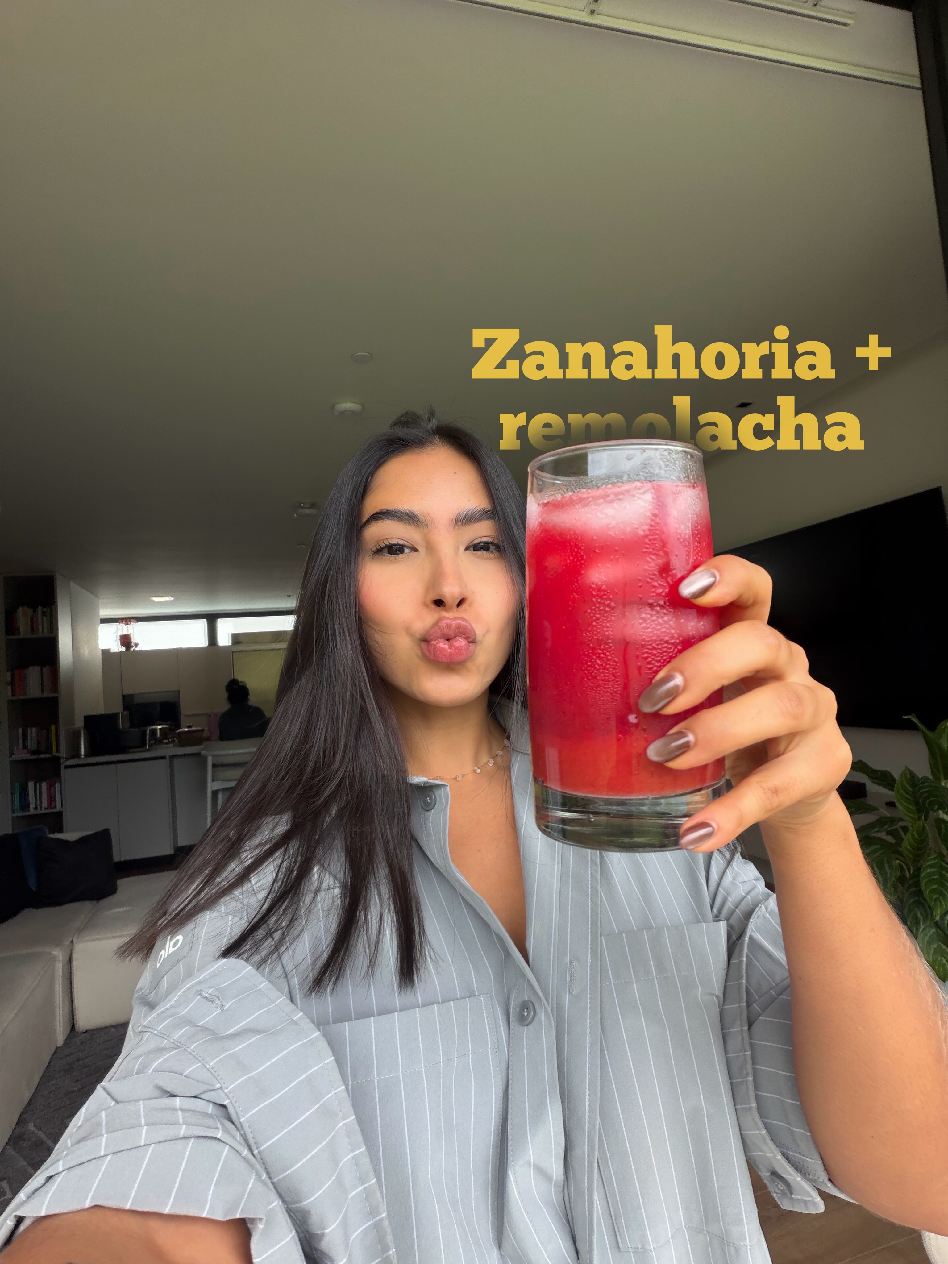 1. Yo también quería hacer el reto ehhh 😜 
2. Todo hay que decirlo pero al estilo Gourmet en casa si es posible jajaja 🤣 👩🏻‍🍳
3. Me encanta emplatar como si fuera a un restaurante y entre más colores tiene más me gusta! 
4. Te digo un secreto ? No necesitas ser nutricionista para saber esto. La variedad de colores en tus preparaciones psicológicamente no solo te anima a comer con más ganas sino que en nutrición indica presencia de fitonutrientes, variedad de vitaminas minerales y antioxidantes 🤌🏼🌿🥕🥒🫜
5. Estamos creando longevidad, energía, absorbiendo vitaminas y al tiempo disfrutando de los alimentos real. 
6. Para empezar hay que desaprender lo que nos han enseñado jajaj solo haz el experimento ! 7 días comiendo comida hecha por ti , no tiene que ser perfecto, solo debe sentirte fresco y natural. 
7. En mi biografía te dejo el link de mi recetario online 👩🏻‍🍳donde te comparto paso a paso algunas de mis recetas favoritas 
8. Hace poco leí en un libro una práctica de escribir ✍🏼 que comes por 21 días, se descriptivo con tu objetivo (ahorrar dinero- mejorar tu alimentación - reducir peso- crean consciencia en la comida - solo diversión ). 
Lo que no se mide es difícil de ajustar. 
Esa práctica en todas las áreas de tu vida 😅 
9. Sobra decir que el facto no es solo en los alimentos 😂 7