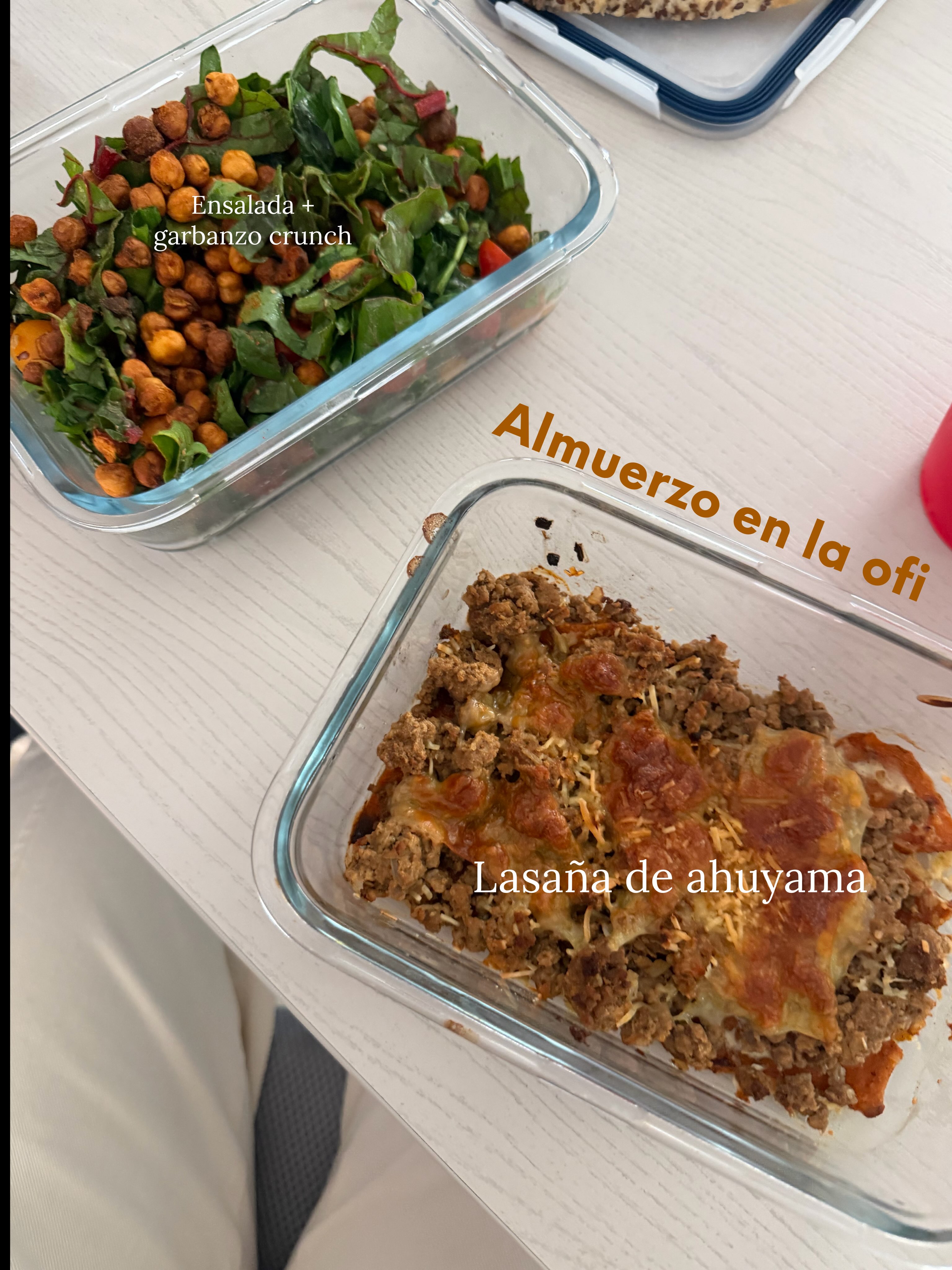 1. Yo también quería hacer el reto ehhh 😜 
2. Todo hay que decirlo pero al estilo Gourmet en casa si es posible jajaja 🤣 👩🏻‍🍳
3. Me encanta emplatar como si fuera a un restaurante y entre más colores tiene más me gusta! 
4. Te digo un secreto ? No necesitas ser nutricionista para saber esto. La variedad de colores en tus preparaciones psicológicamente no solo te anima a comer con más ganas sino que en nutrición indica presencia de fitonutrientes, variedad de vitaminas minerales y antioxidantes 🤌🏼🌿🥕🥒🫜
5. Estamos creando longevidad, energía, absorbiendo vitaminas y al tiempo disfrutando de los alimentos real. 
6. Para empezar hay que desaprender lo que nos han enseñado jajaj solo haz el experimento ! 7 días comiendo comida hecha por ti , no tiene que ser perfecto, solo debe sentirte fresco y natural. 
7. En mi biografía te dejo el link de mi recetario online 👩🏻‍🍳donde te comparto paso a paso algunas de mis recetas favoritas 
8. Hace poco leí en un libro una práctica de escribir ✍🏼 que comes por 21 días, se descriptivo con tu objetivo (ahorrar dinero- mejorar tu alimentación - reducir peso- crean consciencia en la comida - solo diversión ). 
Lo que no se mide es difícil de ajustar. 
Esa práctica en todas las áreas de tu vida 😅 
9. Sobra decir que el facto no es solo en los alimentos 😂 10