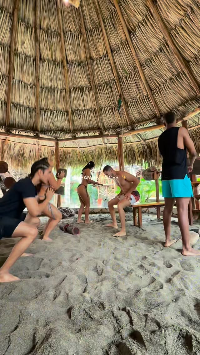 Un espacio para este recapcito !! ✈️🩷🌊👯☀️ este grupito no se me separaaaa 😂 si somos como un mix de ensalada exótica jajajaj me da hasta risa ver la flexibilidad de nuestras personalidades jajajaja porn video - Secreto Mio