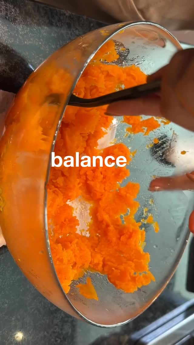 Que team son ustedes? 🤨🤭 
Llevando un poco más allá la cocina de mi casa, he venido diseñando un menú y un formato para que las personas de mi ciudad puedan mejorar su alimentación del día a día con preparaciones diferentes sin dejar a un lado los platos tradicionales. 
Esta vez sin fritos, si harinas refinadas ni azúcar ! 
🥑🌿🥗🤭 COMIDA REAL  con buena fuente de proteína , minerales, vegetales , carbohidratos ligeros y mucho amor 👩🏻‍🍳🌿❤️ porn video - Secreto Mio