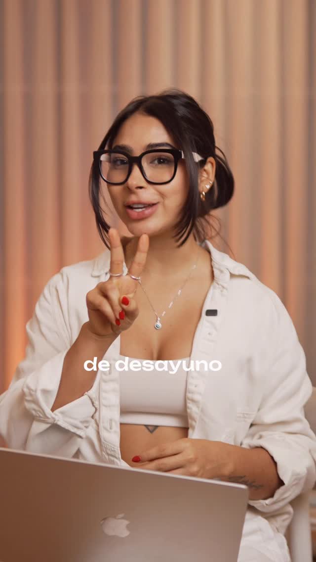 Opción de desayuno #1 : Sandwich + bebida + cereales de caja ❌
Opción de desayuno #2 : Yogourt griego + fruta + granola 🤌🏼🌱

No se trata de comer menos, se trata de elegir mejor y adaptarlo a tus porciones 🌿🍓

Psdt: yo siempre había escuchado que las granolas eran feas y secas Jaaja hasta que probé las de   uff 🤤 porn video - Secreto Mio