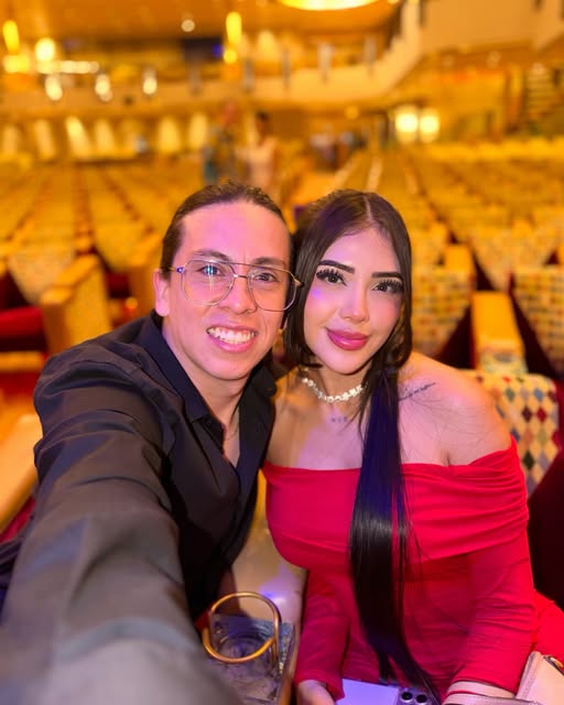 Feliz cumple mi amor preciosa ❤️ aún cuando pudiera regalarte el firmamento entero, jamás superaría el maravilloso obsequio que me das cada día de contar con tu presencia en mi vida, de tener a mi lado un corazón tan puro y a una persona tan singular y hermosa que sólo puede inspirar en mi un montón de cosas buenas. Te amo❤️
Mereces todo lo mejor de este mundo hermosa. 4