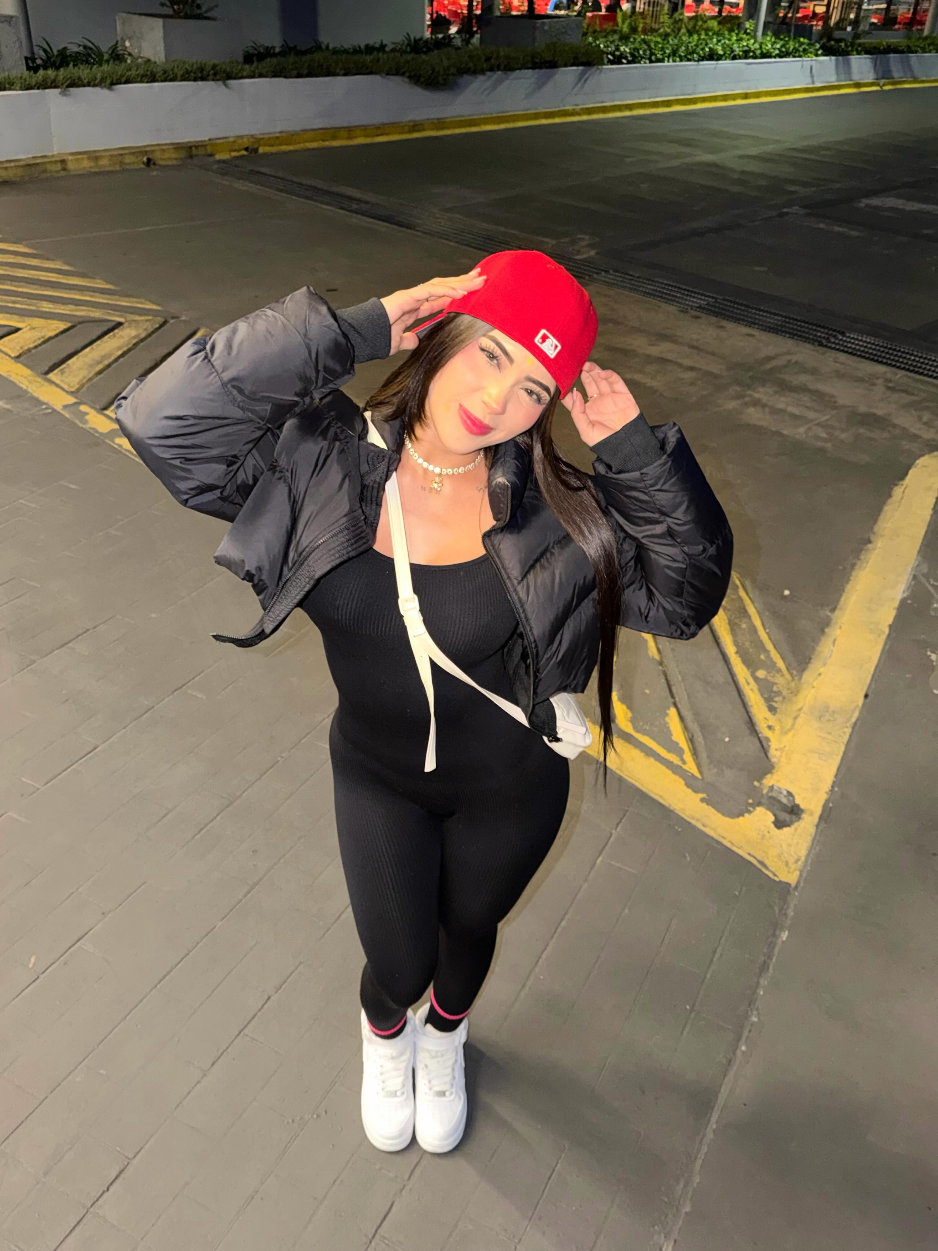 POV: la gorra hizo todo el outfit❤️ 3