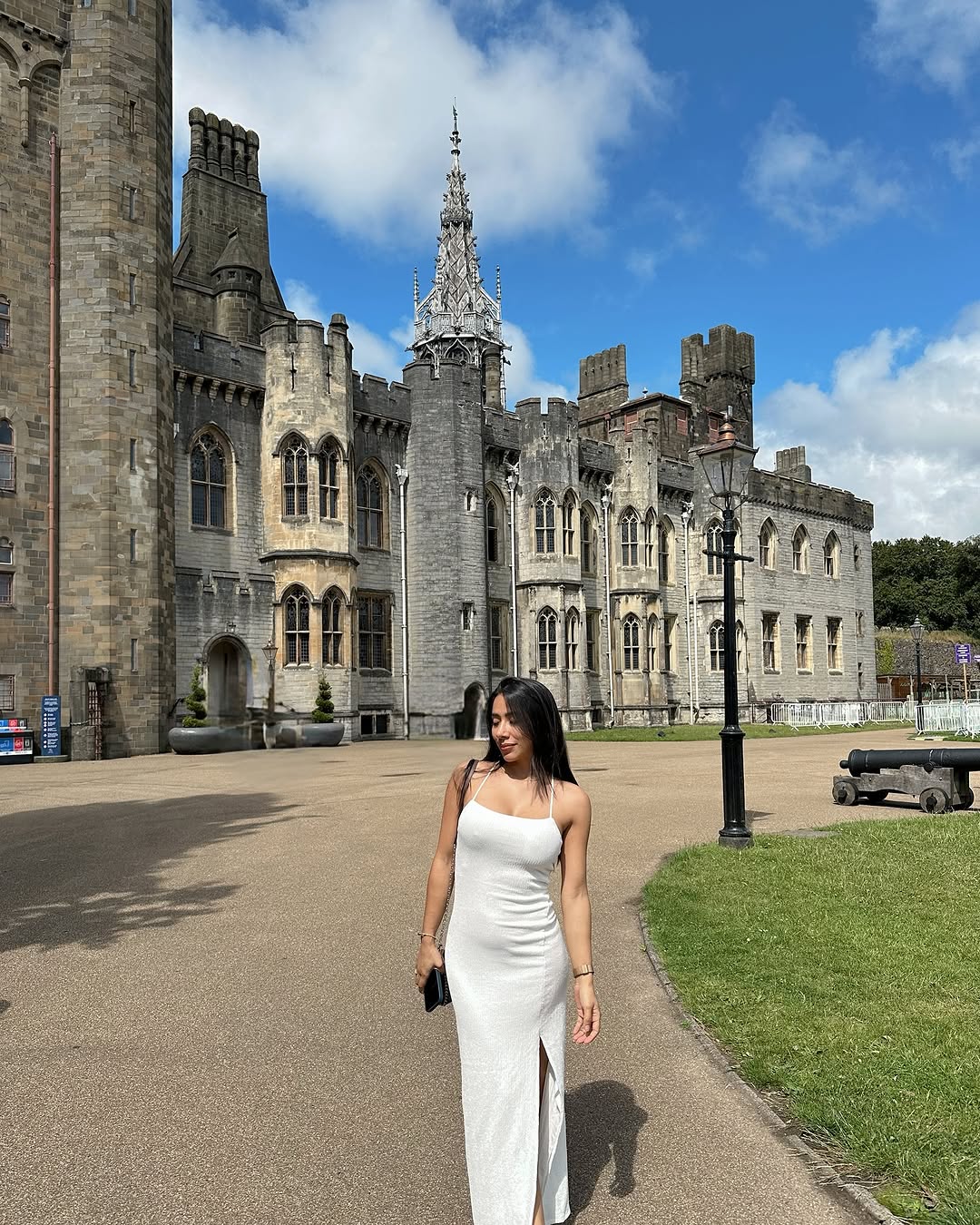 Un día entre murallas antiguas y paisajes que inspiran paz. 🌱 

•

Cardiff, always a good idea. 🏰🏴󠁧󠁢󠁷󠁬󠁳󠁿 porn video - Secreto Mio