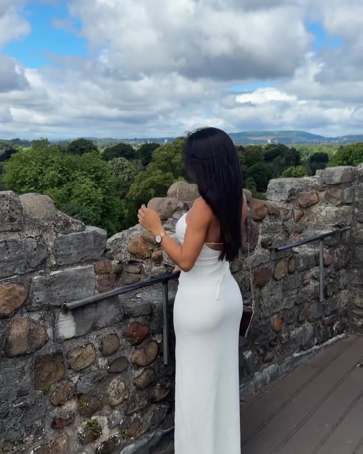 Un día entre murallas antiguas y paisajes que inspiran paz. 🌱 

•

Cardiff, always a good idea. 🏰🏴󠁧󠁢󠁷󠁬󠁳󠁿 porn video - Secreto Mio