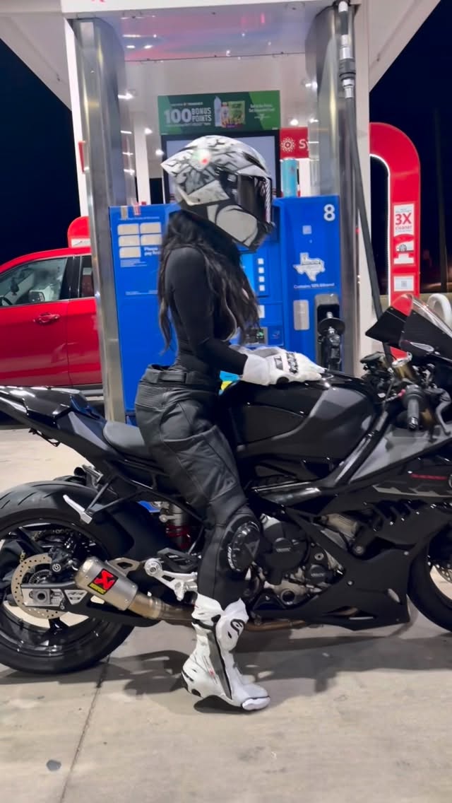 spotted at 7 eleven 

#explore #fyp #explorepage porn video - Secreto Mio