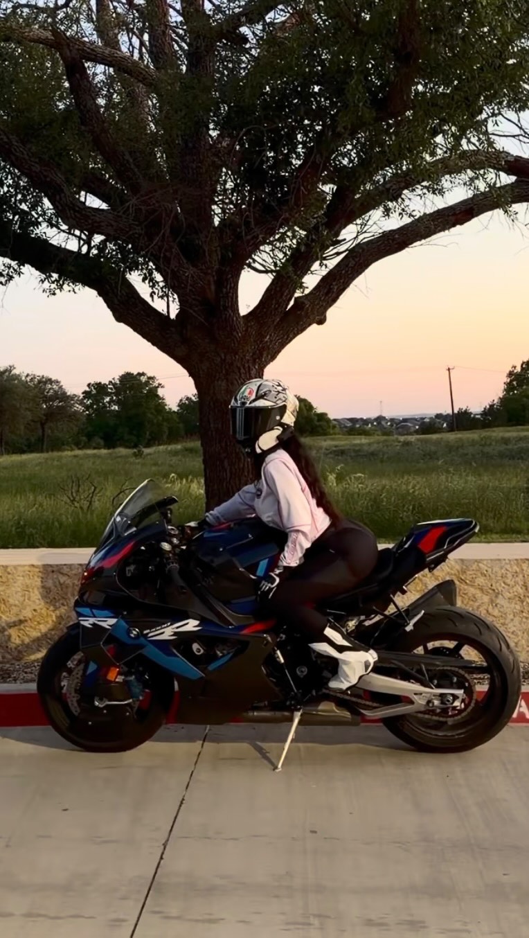 sunset hour 🤍 

#explore #fyp #explorepage porn video - Secreto Mio