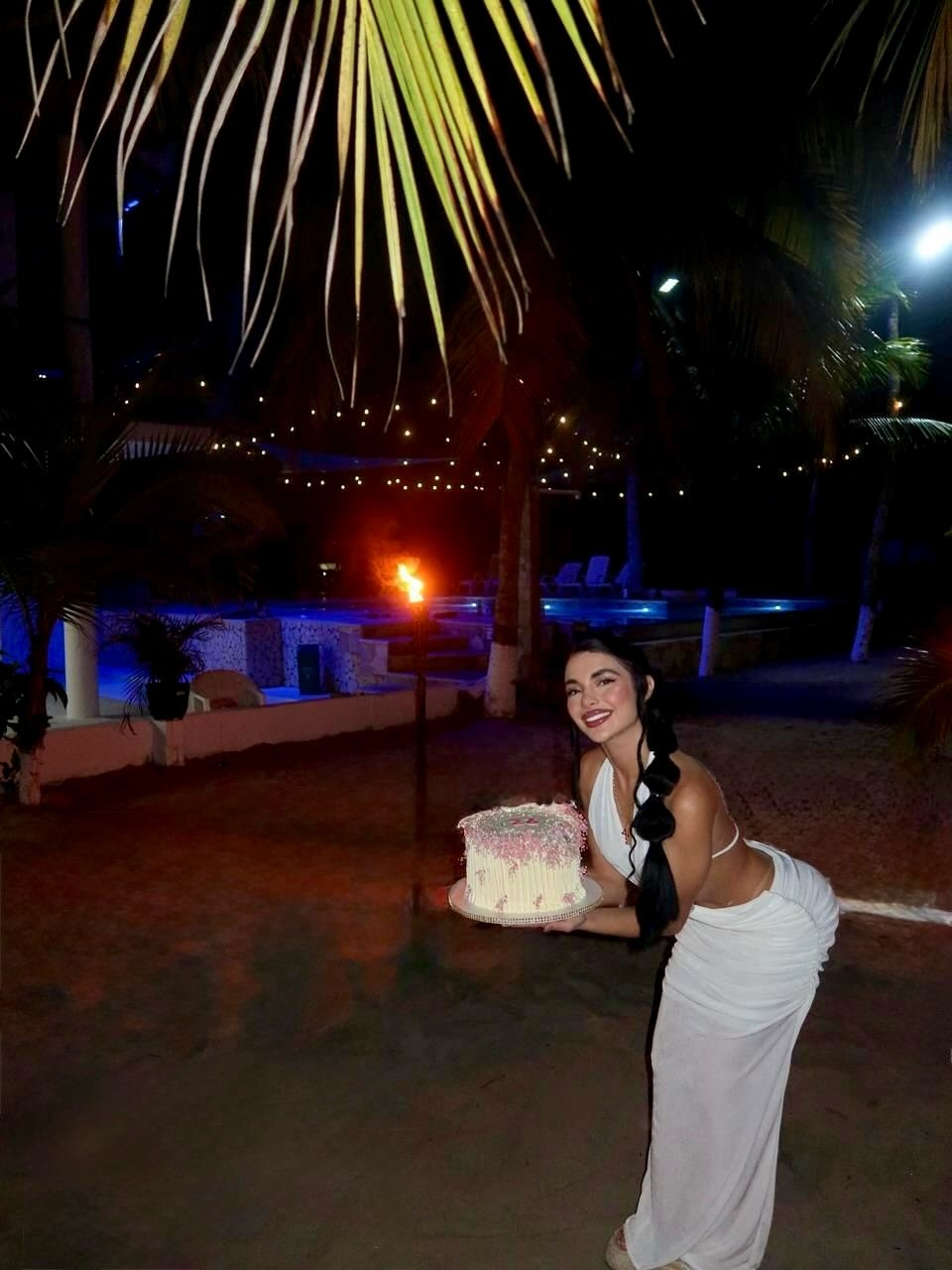 Las razones para agradecerte son infinitas, Dios. 🙏✨
Gracias por el regalo de un año más de vida, por sostenerme en cada proceso y por permitirme celebrar rodeada de las personas que amo.
Hoy comienzo un nuevo ciclo con fe, poniendo en tus manos mis sueños y mis caminos, confiando en que vendrán abundancia, crecimiento y cambios profundamente positivos. ❤️‍🩹🎂🙏🏻 porn video - Secreto Mio