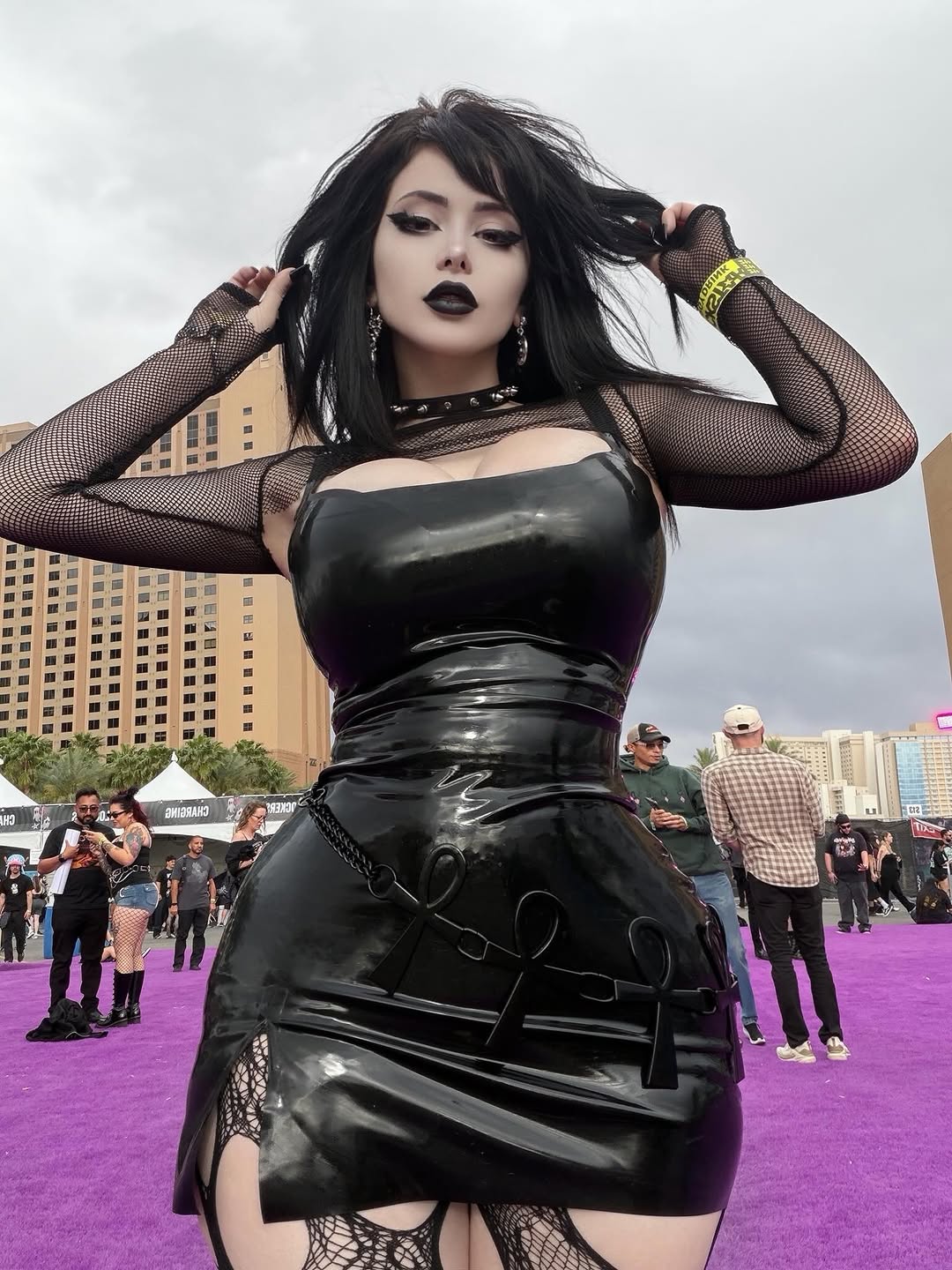 I had such a blast. And to all the people who came up for pictures n stuff you really made my day. Just happy I can share my interests with everyone 🖤

#goth #gothgirl #sicknewworld porn video - Secreto Mio