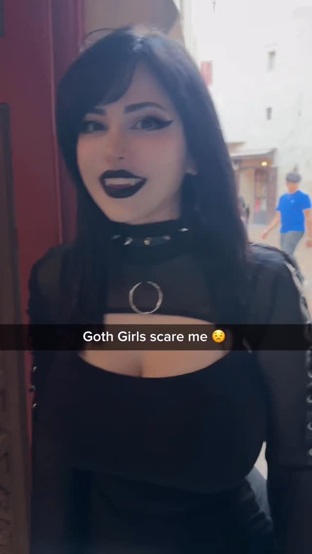 :) 

#goth #gothgirl #relatable porn video - Secreto Mio