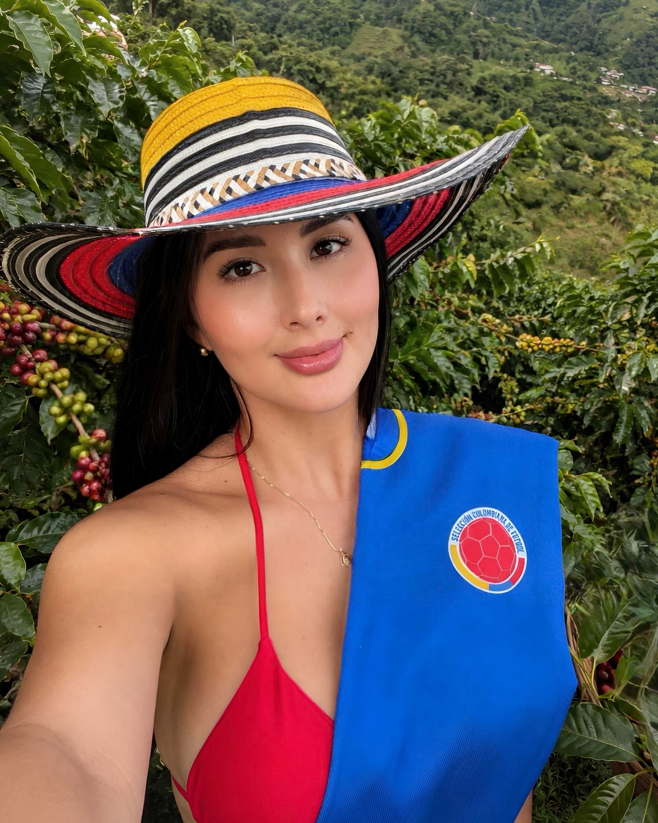 Cuál es el marcador de hoy? Con el corazón amarillo, azul y rojo.🇨🇴☕️✨
#vamoscolombia #equipocafetero #orgullocolombiano 3