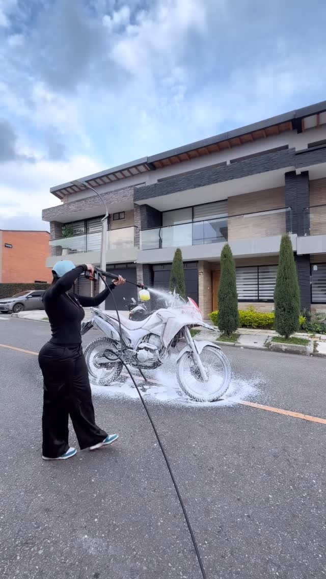 Un ASMR de mujer con su nueva hidrolavadora 💅🏻✨🧽 porn video - Secreto Mio