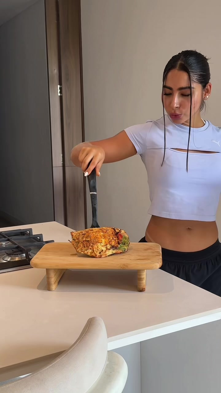 Yo le llamaría a esta receta , empanada de pollo healthy Jajajaa 🤤👩🏻‍🍳🤌🏼 Psdt: en búsqueda de preparaciones diferentes para no aburrirnos de comer saludable… porn video - Secreto Mio