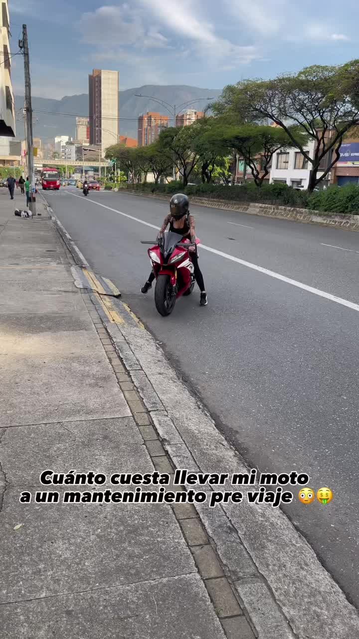 Tendriad una r6?🫢🫢🫢 
#r6 #motos #medellín - Beautiful Latina Video - Secreto Mio Perfect Latina