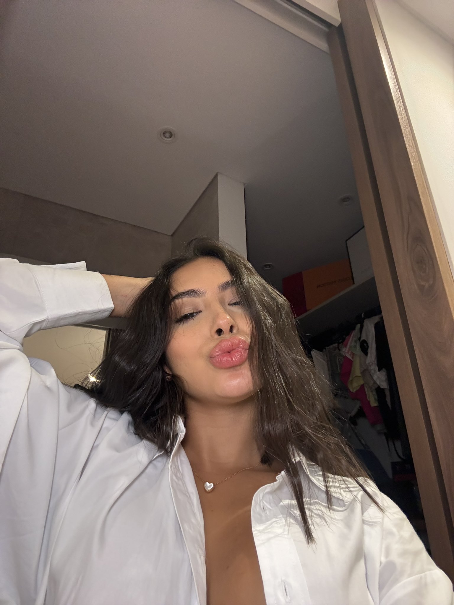 Daniela Antury aesthetic photo - Secreto Mio