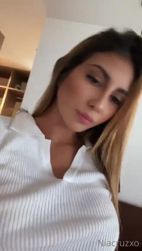 Nia Cruz porn video - Secreto Mio
