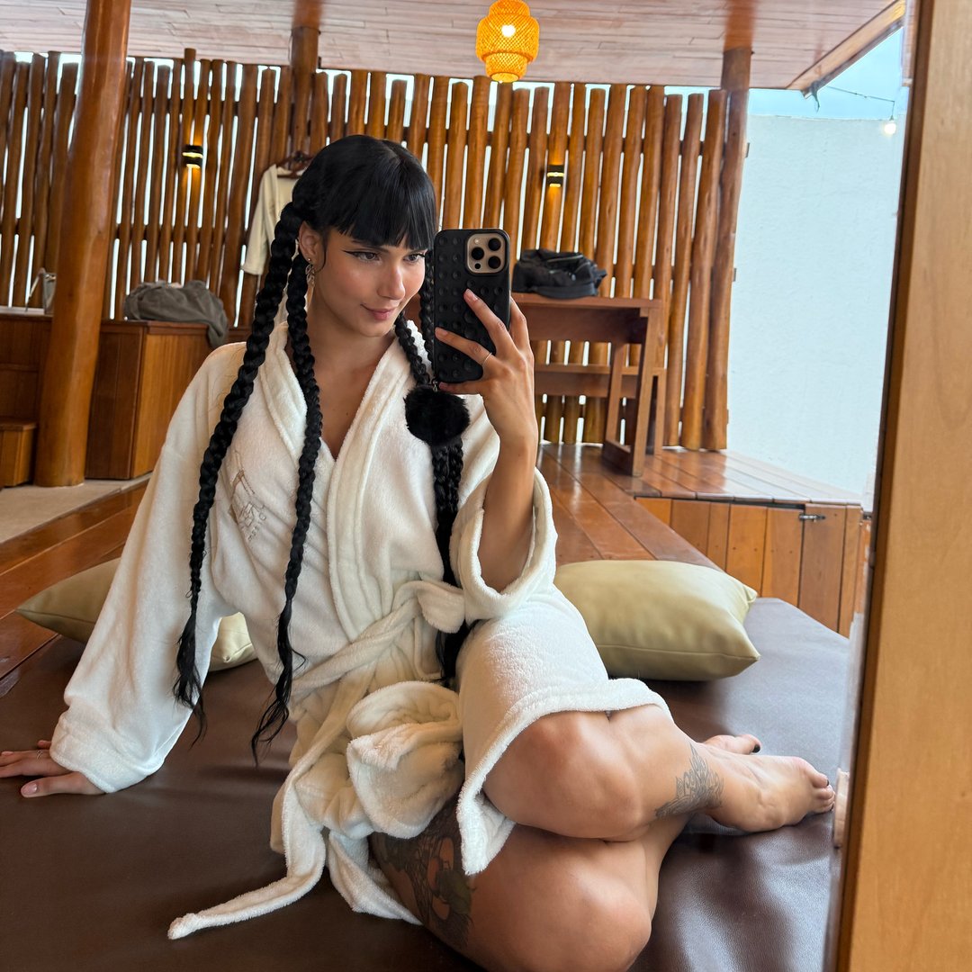 Paola Mendes Latina influencer | Secreto Mio